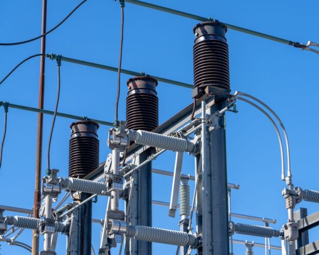 Aluminium-Isoliermanschetten zur Wärmedämmung von Rohrleitungen und industriellen Anlagen, die Energieverluste reduzieren.
